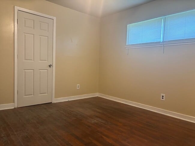 Building Photo - 1527 Maria Dr
