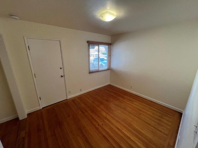 Building Photo - Nor Cal Realty Inc, - 2 BD 2 BTH Single fa...