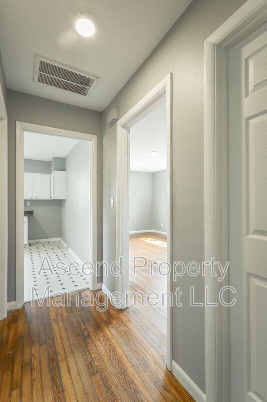 Building Photo - 1113 Jarvis Ave