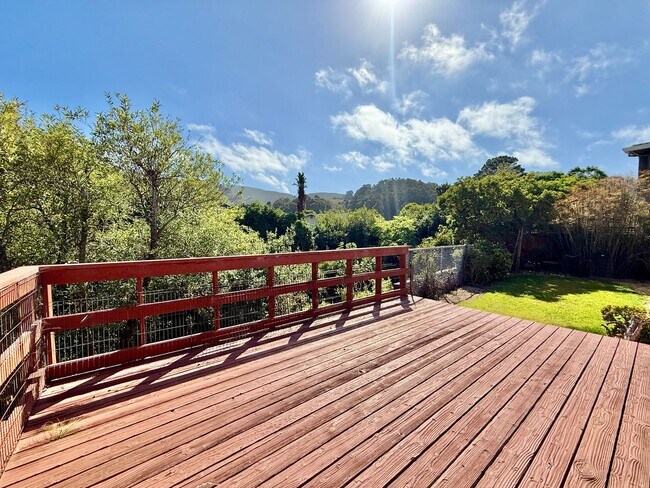 Building Photo - Renovated 3bed/2bath Linda Mar Rancher