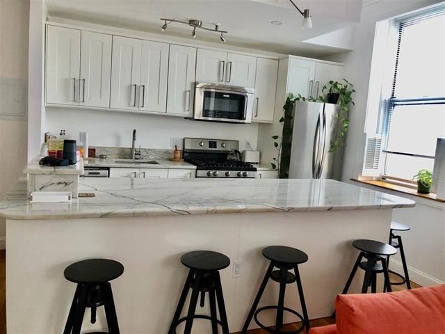 Building Photo - 319 Barrow St