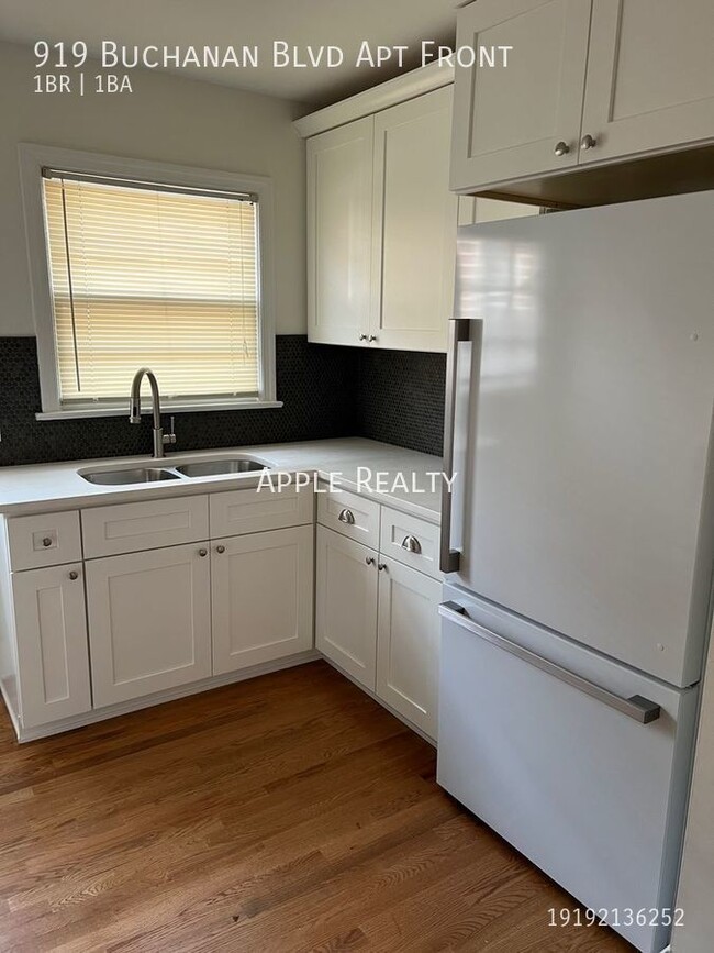 Building Photo - 919 Buchanan Blvd - Apt FRONT - Available ...