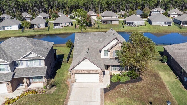 Building Photo - 142 Pin Oak Loop