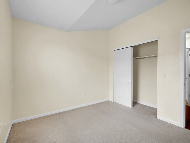 Building Photo - $1,750.00, Gorgeous 2-bed, 2-bath condo located in Aurora.