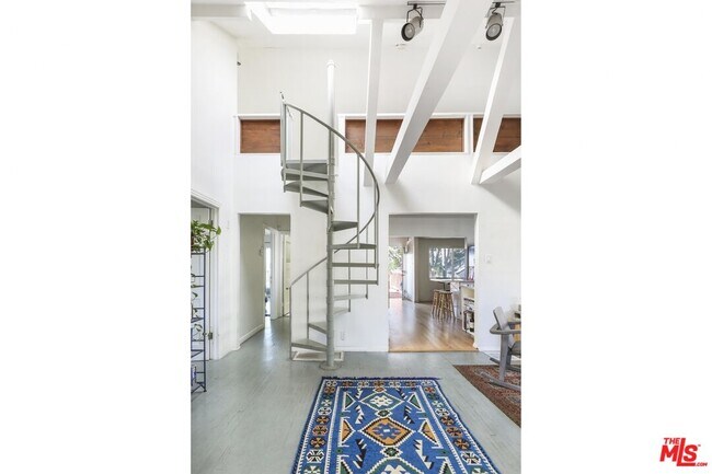 Building Photo - 1563 Lucretia Ave