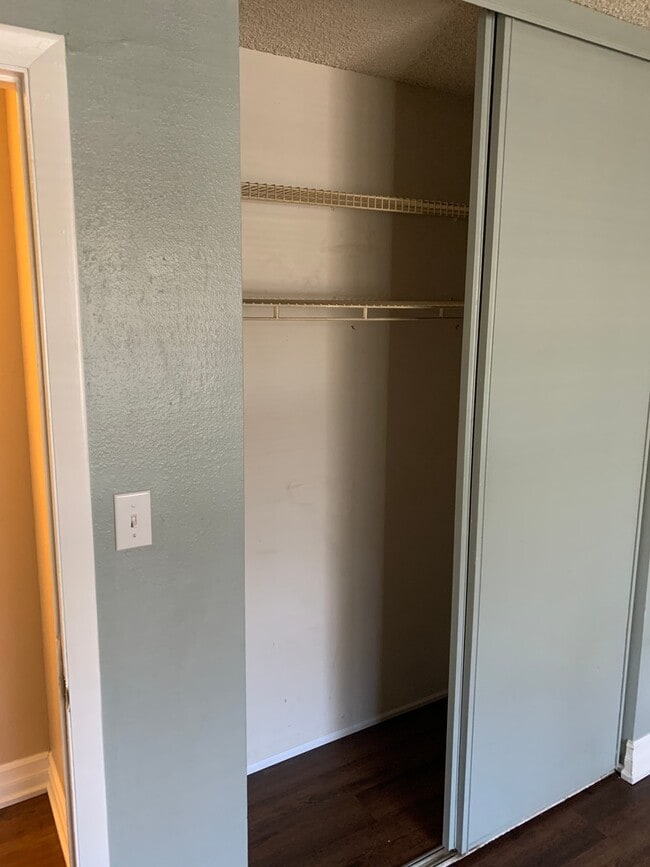 Building Photo - Top Floor Condo in Southeast Denver 2 bed ...