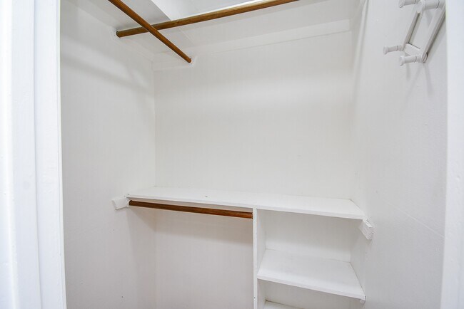 Building Photo - 7406 Schiller St