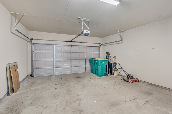 Building Photo - 209 Summerhaze Cir