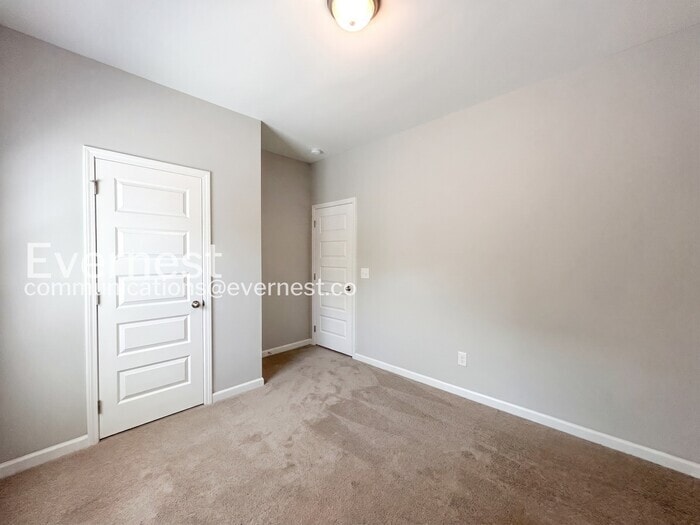 Building Photo - 1402 Pipeline Ave