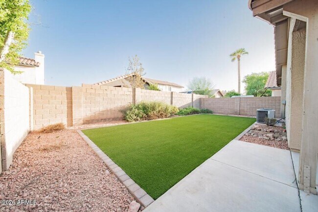 Building Photo - 8909 W Davis Rd