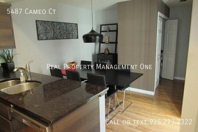 Building Photo - 5487 Cameo Ct