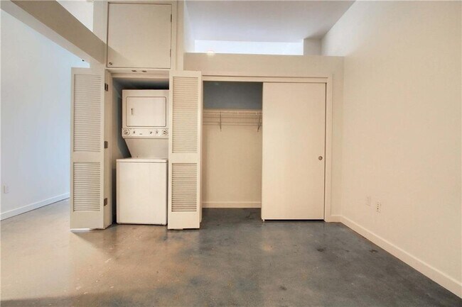 Building Photo - 507 Sabine St