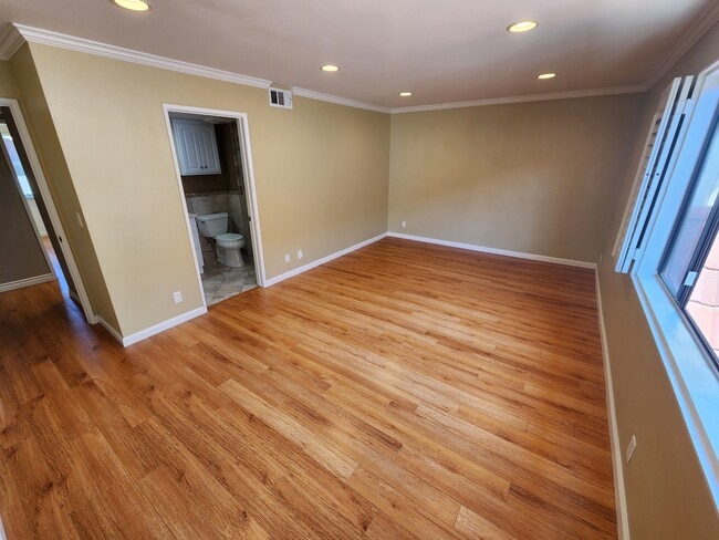 Building Photo - 1502 Rock Glen Ave