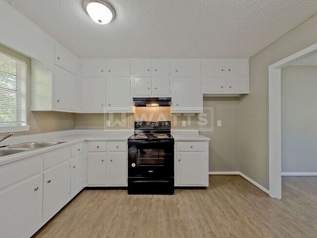 Building Photo - 3-Bed, 2-Bath Split-Level Home in Alabaster