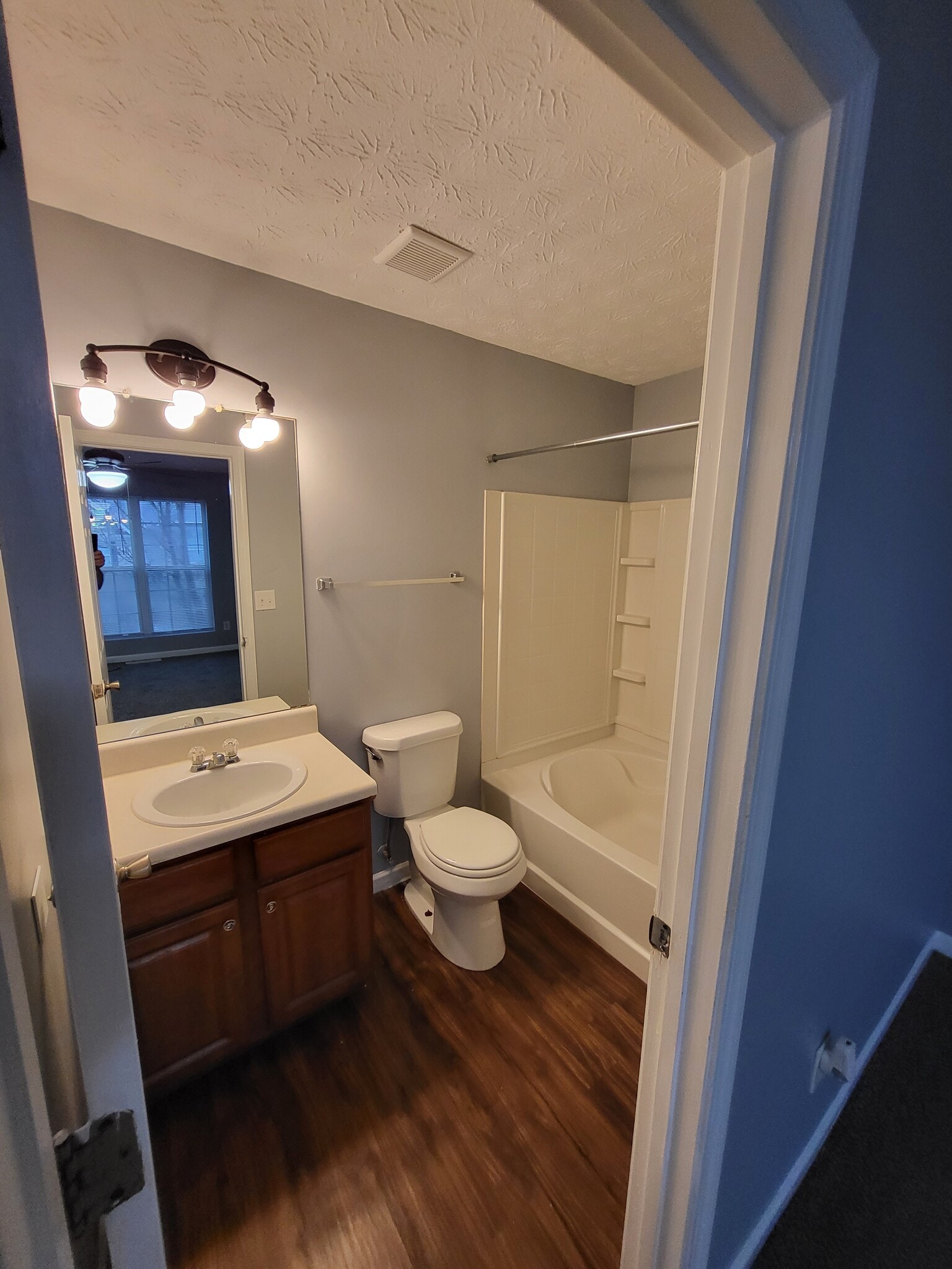 Master Bathroom - 2758 Valley Green Dr