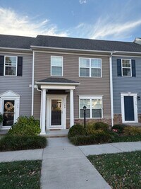 Building Photo - 3 Bed/3 Bath Townhome Christiansburg