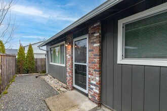 Building Photo - 705-707 N Sumner St.