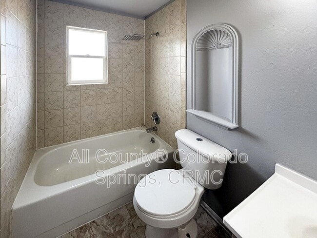 Building Photo - 6680 Parkridge Ct