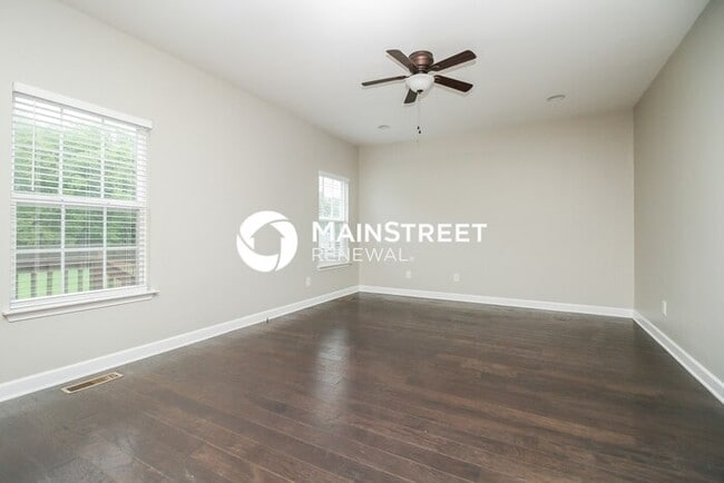 Building Photo - 4 Bedroom Pet-Friendly Home in Murfreesbor...