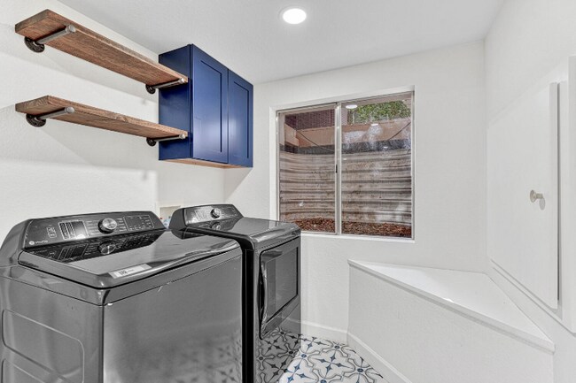 Building Photo - 10566 Cherrybrook Cir