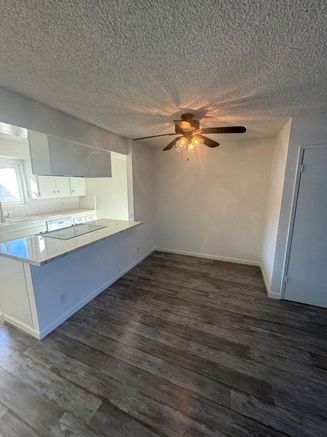Building Photo - Spacious Ventura Keys Condo- Enjoy The Beach Life!