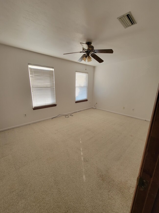 Building Photo - 1303 Snowflake Cir