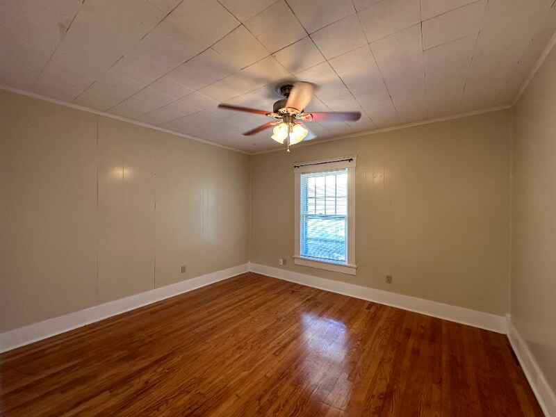 Building Photo - 201-203 W Acres St