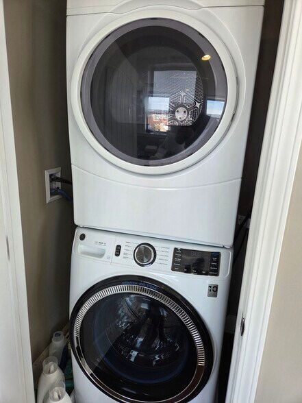 Building Photo - 108 N Washington Ave