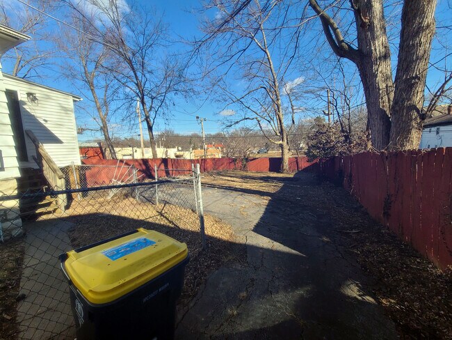 Building Photo - 5511 Lydia Ave