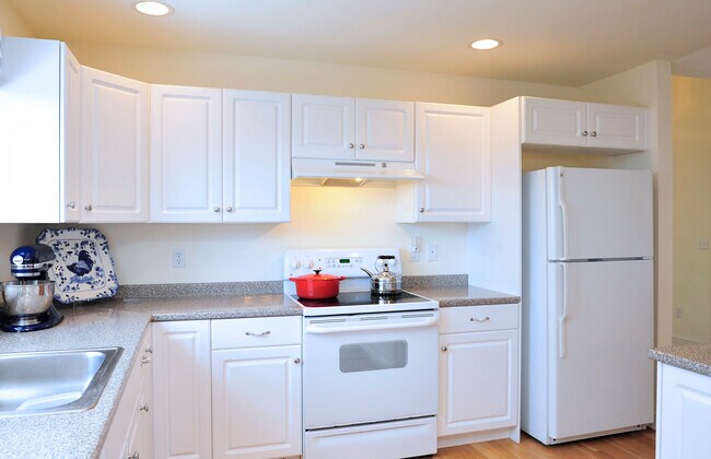 Building Photo - 185 Julia Ct