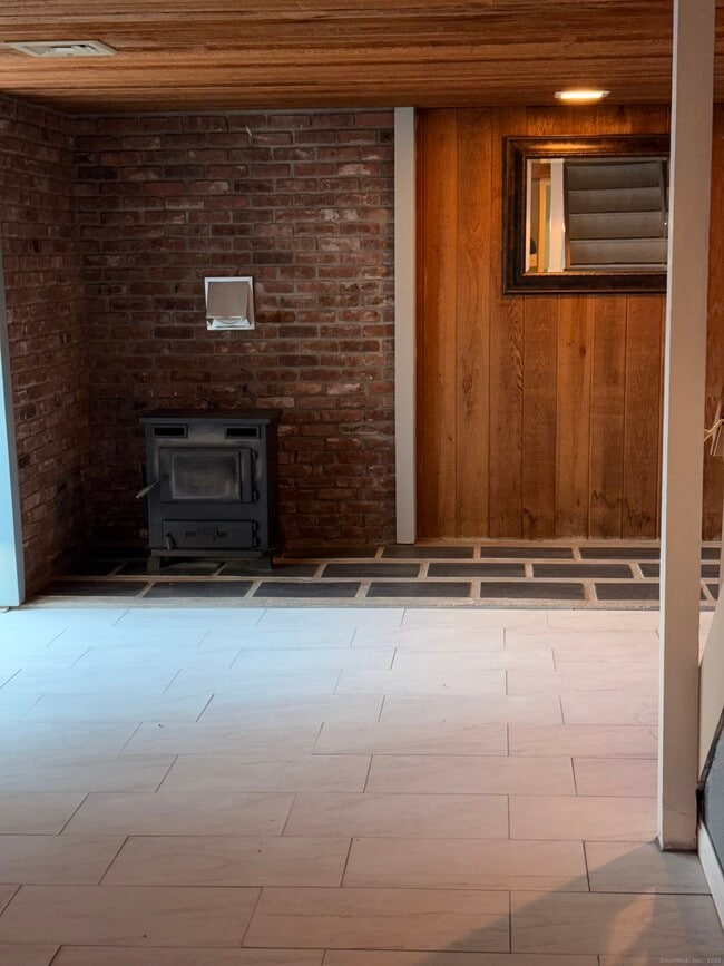 Building Photo - 161 Sleeping Giant Dr