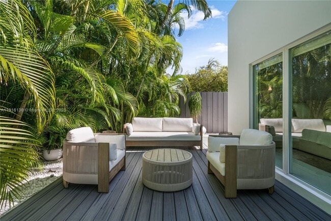 Building Photo - 475 Woodcrest Rd