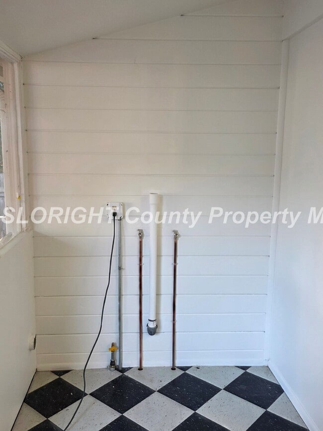 Building Photo - AVAILABLE FEBRUARY - 1 Bed + Den / 2 Bath Downtown SLO Home