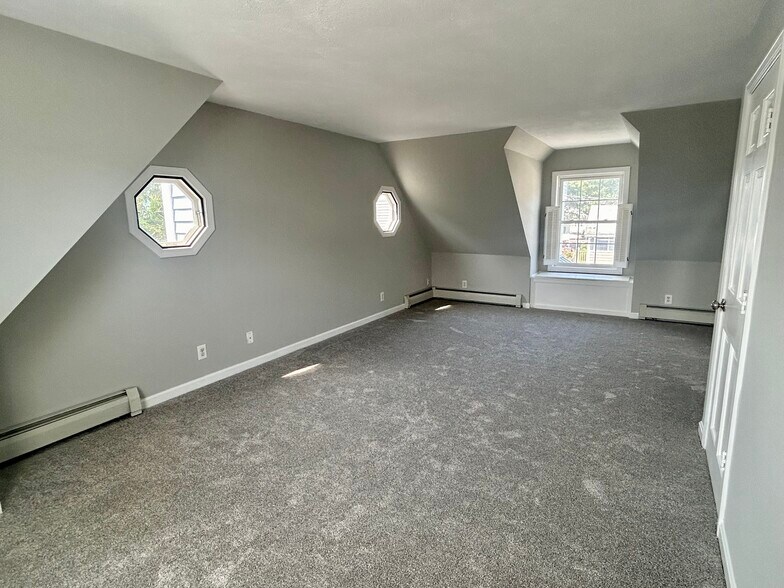 Building Photo - 18 Acadia Ave