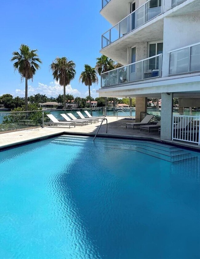 Building Photo - 5900 Collins Ave