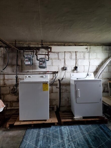 Building Photo - 33 Flett Rd