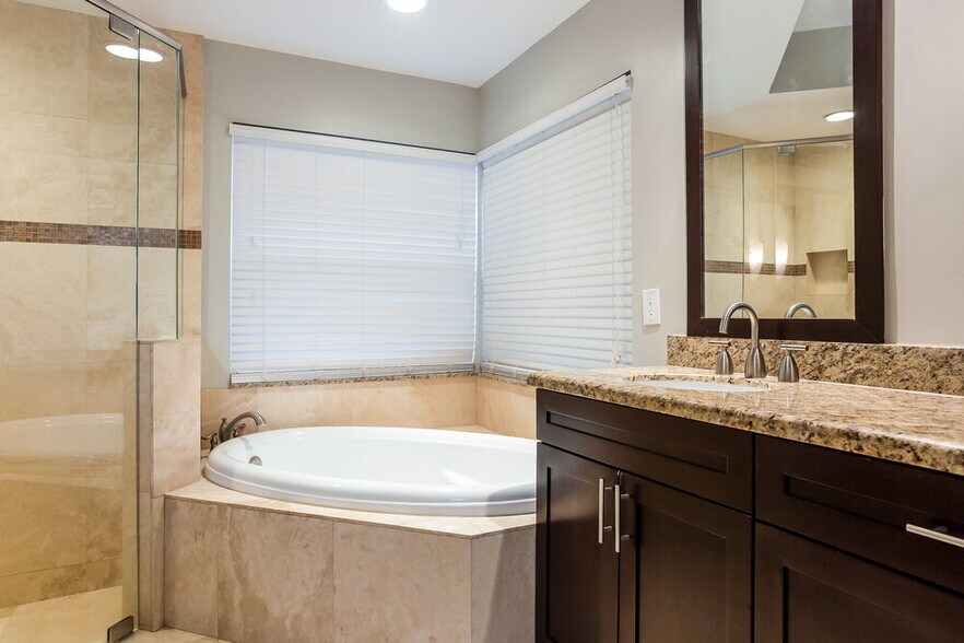 Building Photo - 10316 NW 53rd Ct