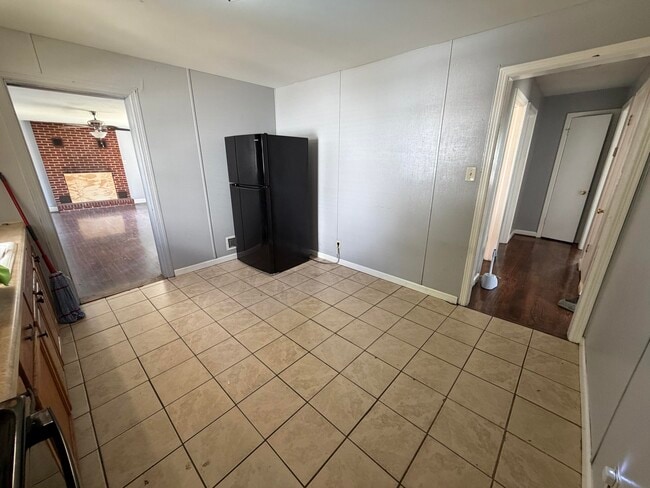 Building Photo - 2205 Plantation Rd NE