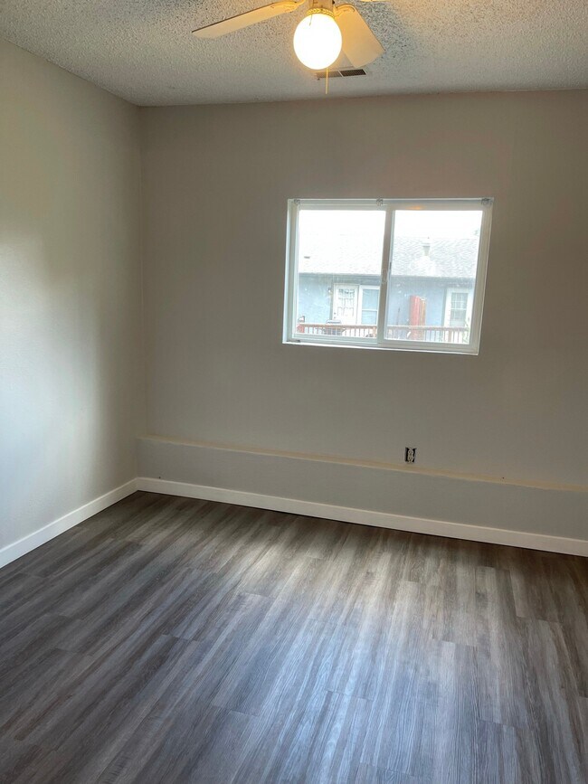 Building Photo - 349 Gahart Dr
