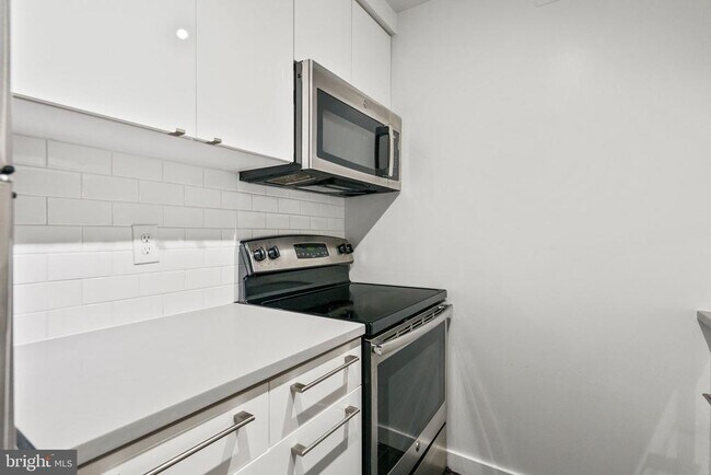 Building Photo - 601 24th St NW