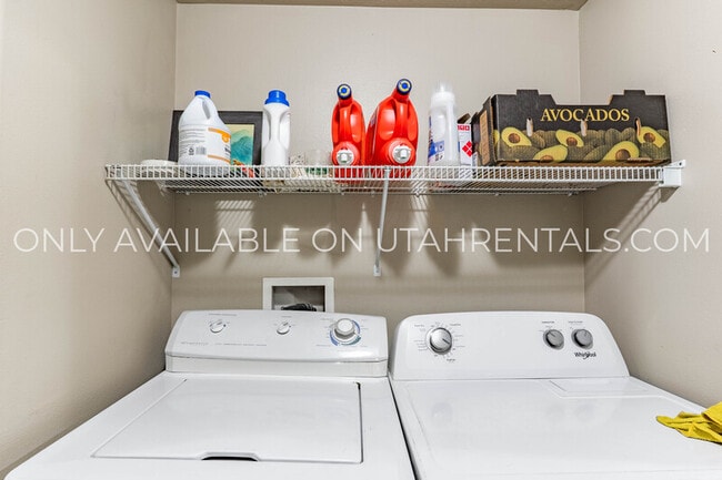 Building Photo - 892 E 700 N