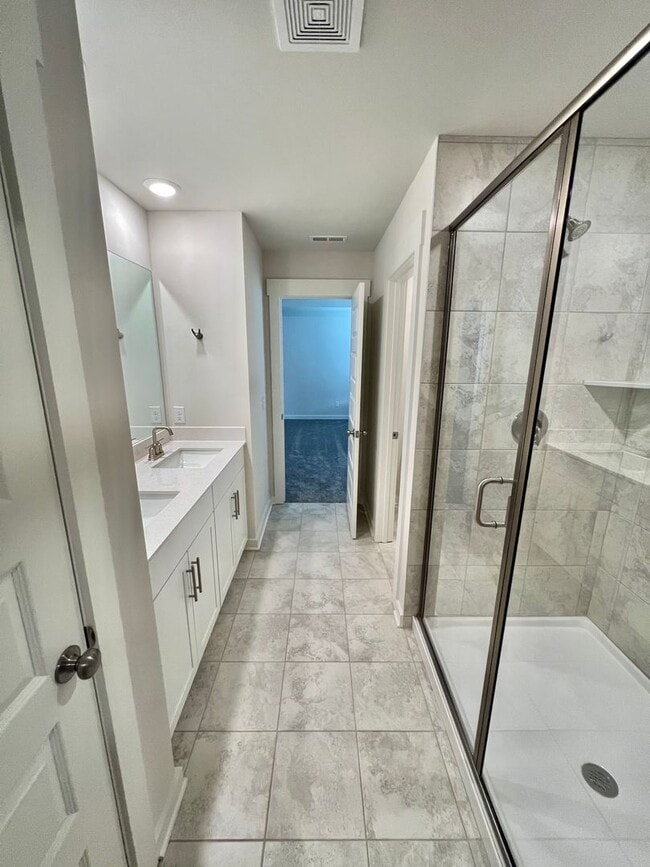 Building Photo - 5 Bed, 3.5 Bath Home w/ 2 Car Garage in Harvest Point