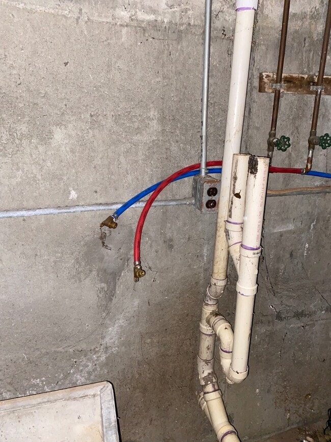 Building Photo - 43-45 Hall Avenue - 45