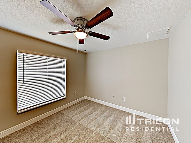 Building Photo - 401 Lisa Ann Ct