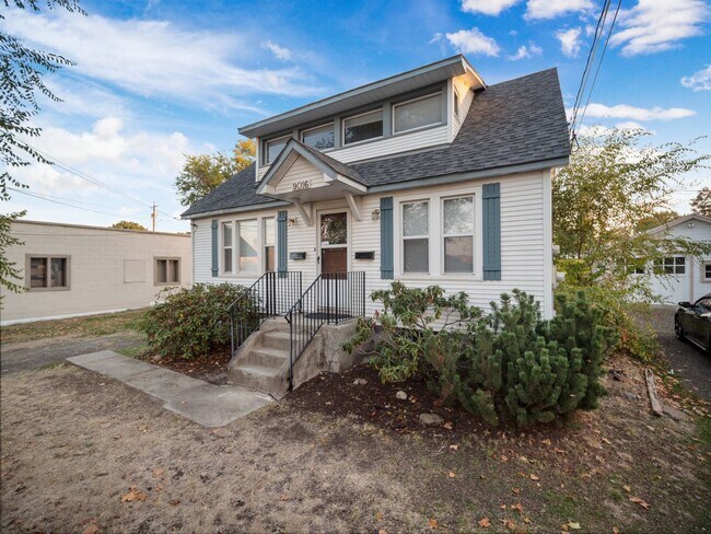 Building Photo - Millwood 2 bedroom condo