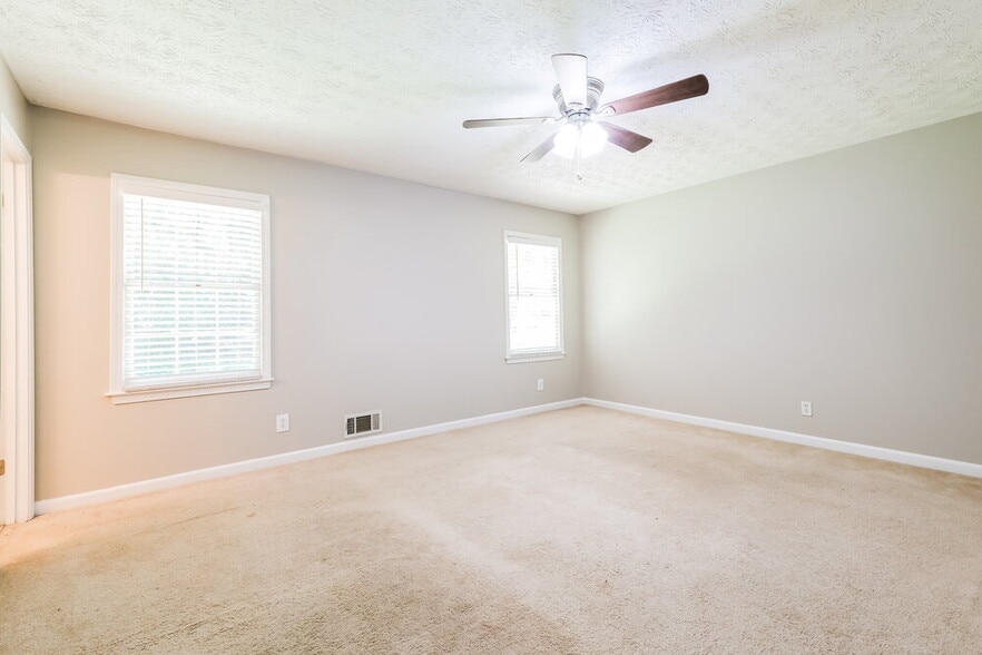 Building Photo - 737 Mountainbrooke Cir SW