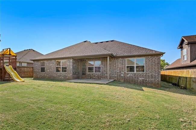 Building Photo - 3104 SW Waterleaf Ave