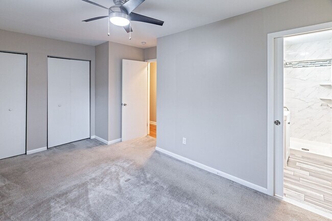 Building Photo - Hyde Park! 3 bedroom, 2.5 bathroom single family home