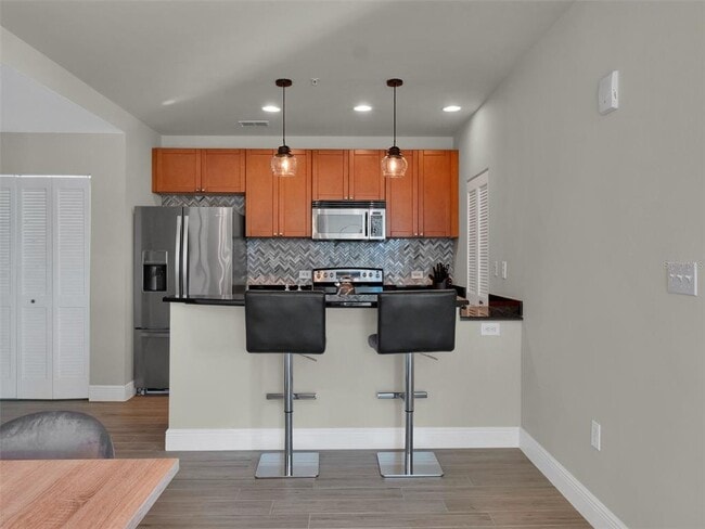 Building Photo - 525 E Jackson St