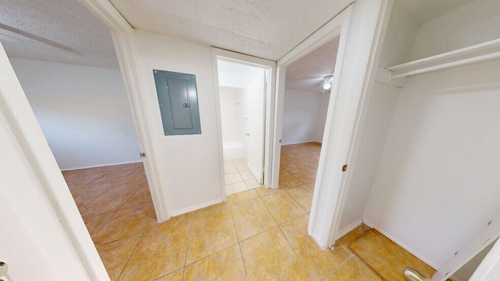 Building Photo - 1000 Lake of the Woods Blvd